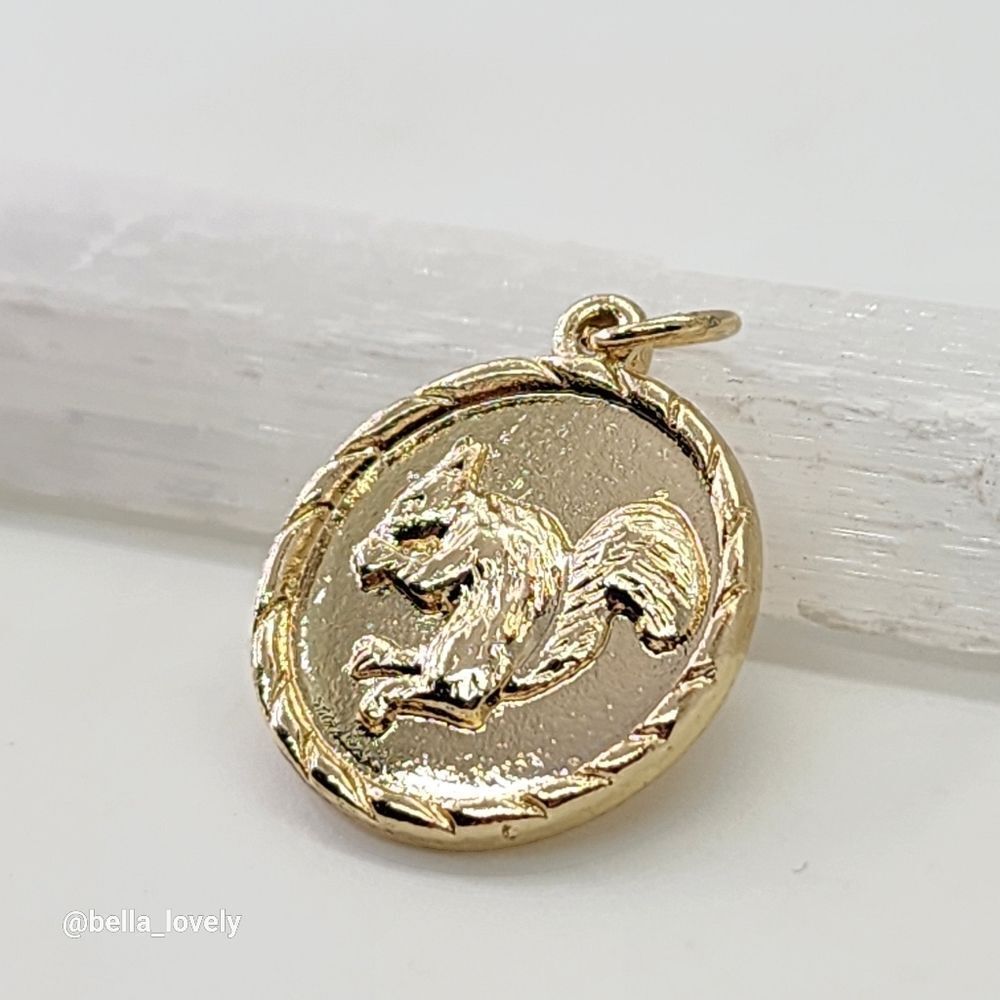 Cute! Spring Acorn Squirrel Tiny Minimalistic Gold Jewelry Pendant Gift 1" - Picture 3 of 3